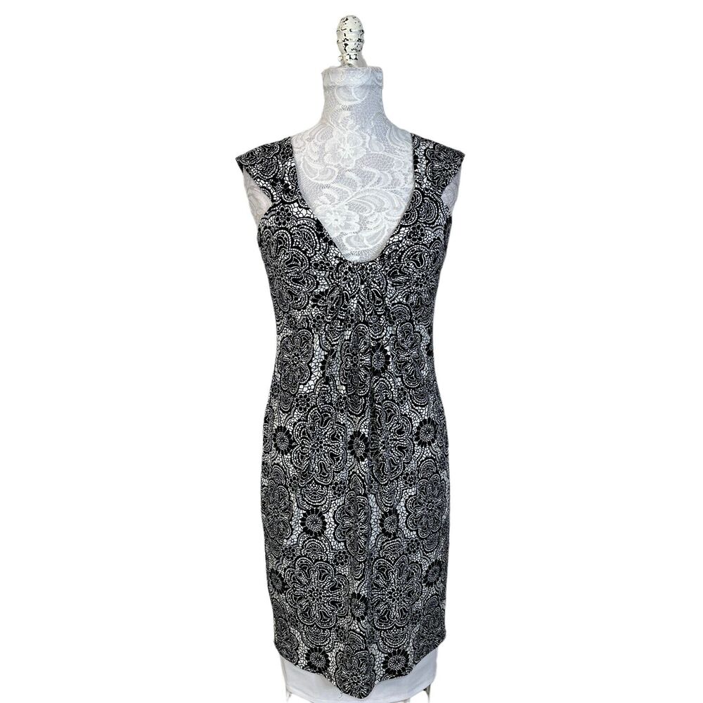 Maggy L Floral Wide Strap Dress Black White Lined Stretch Pleated Women 4 Scoop
